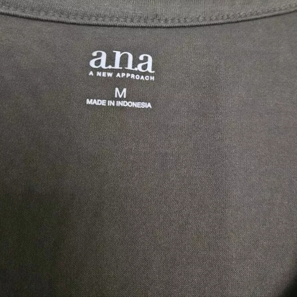 A.n.a A New Approach Womans Cold Shoulder Top Green Nwot Size Medium - Picture 3 of 4